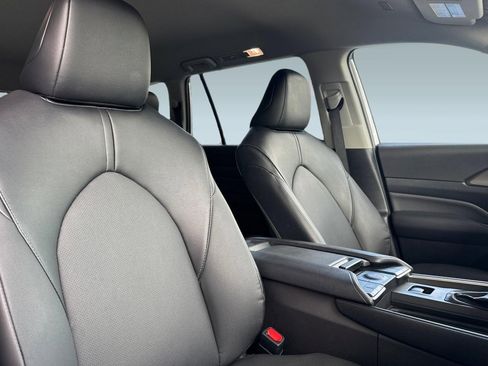 Used 2025 Toyota Grand Highlander FWD image 31