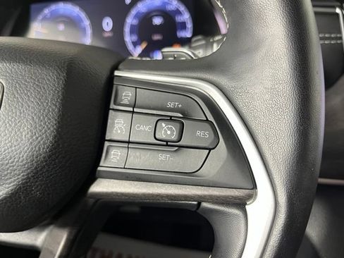 Used 2022 Jeep Grand Cherokee Limited AWD/4WD image 21