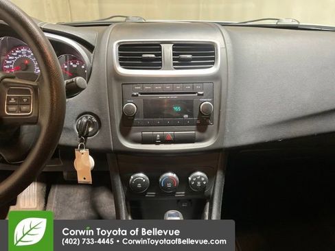 Used 2013 Dodge Avenger SE image 17