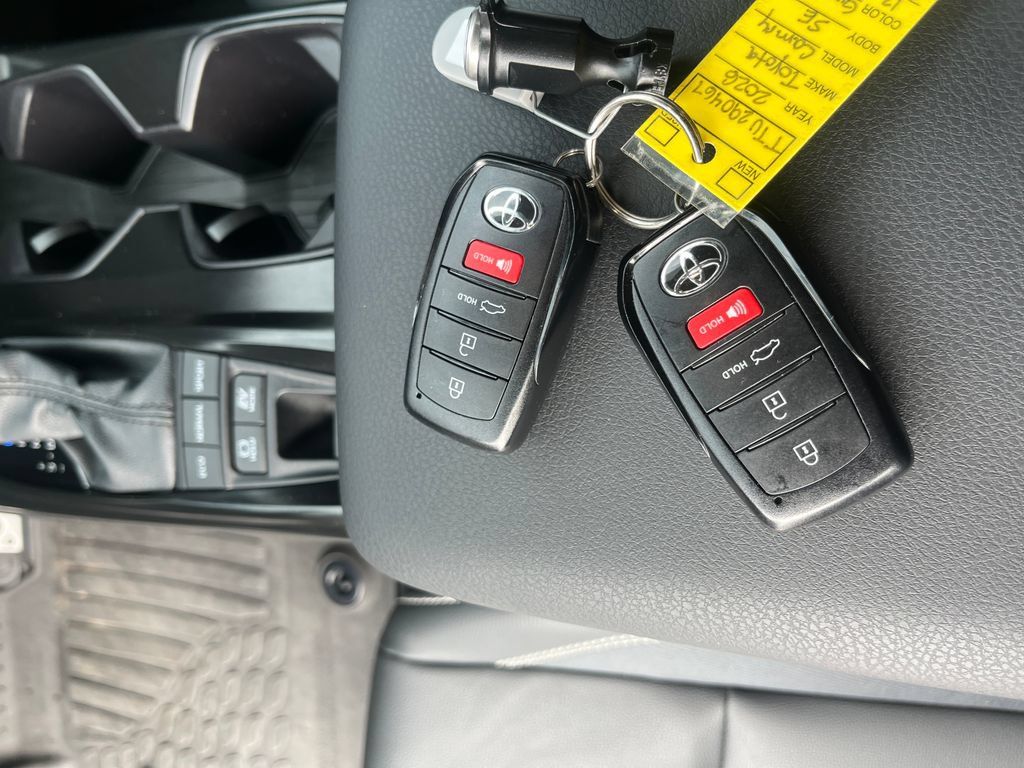 Used 2026 Toyota Camry SE FWD image 28