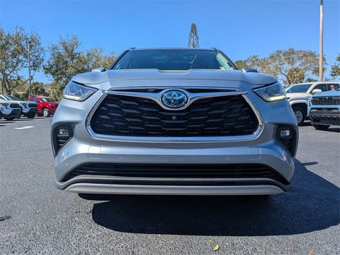 Used 2021 Toyota Highlander Platinum image 9