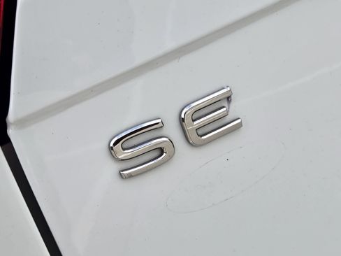 Used 2022 Volkswagen Tiguan SE AWD/4WD image 31