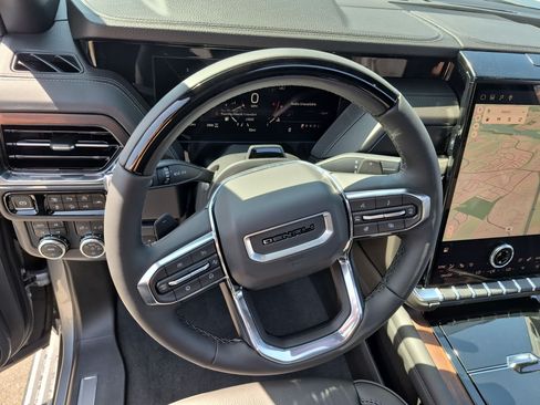New 2026 GMC Yukon Denali w/ Denali Reserve Package AWD/4WD image 10