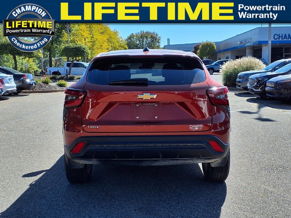 Used 2024 Chevrolet Trax LS w/ LS Convenience Package FWD image 6