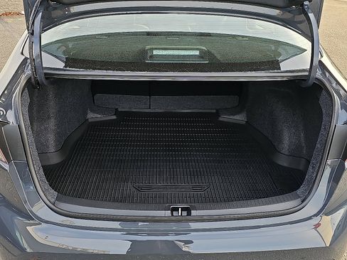 Used 2025 Toyota Corolla LE image 28