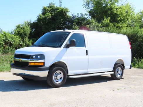 Used 2025 Chevrolet Express 2500 w/ Driver Convenience Package RWD image 8