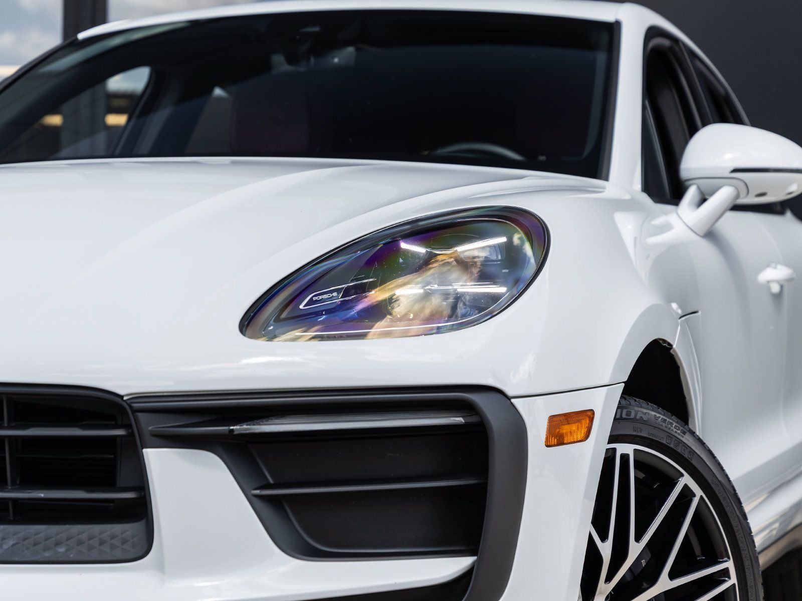 Certified 2023 Porsche Macan AWD/4WD image 16