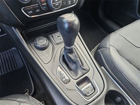 Used 2021 Jeep Cherokee Latitude Lux 80th Anniv w/ Quick Order Package 26U 80TH image 29