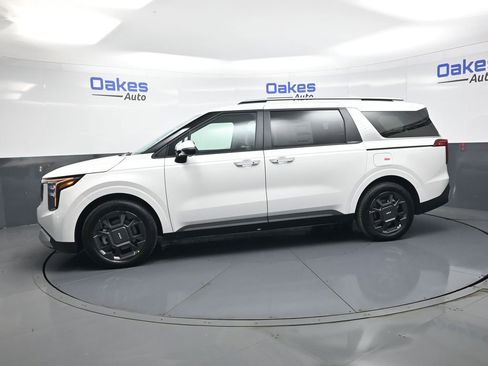New 2026 Kia Carnival EX FWD image 5