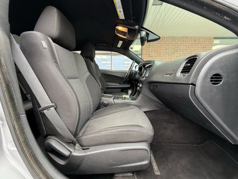 Used 2016 Dodge Charger SXT image 17