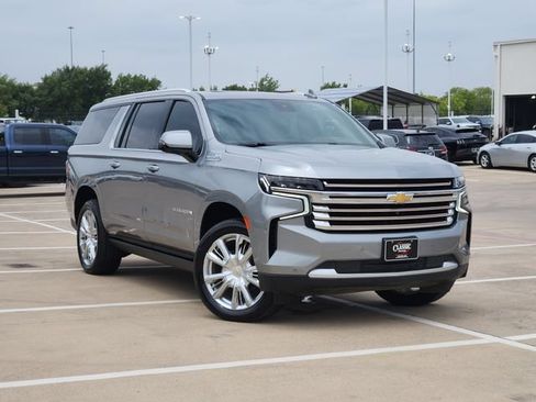 Used 2024 Chevrolet Suburban High Country w/ Premium Package AWD/4WD image 2