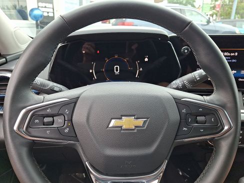 Used 2024 Chevrolet Trax LT w/ Driver Confidence Package FWD image 19