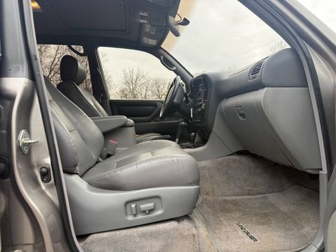Used 2001 Toyota Land Cruiser image 42