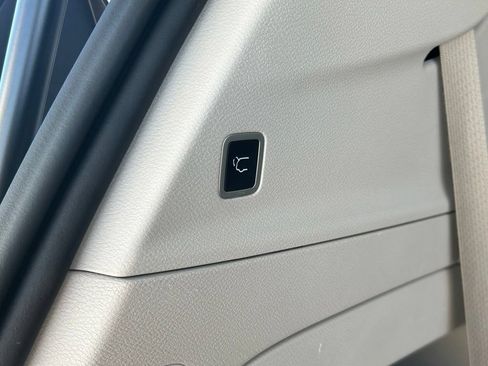 Used 2023 Chrysler Pacifica Touring-L FWD image 49