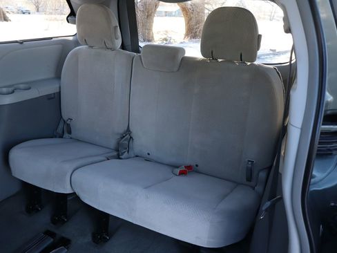 Used 2014 Toyota Sienna LE image 21