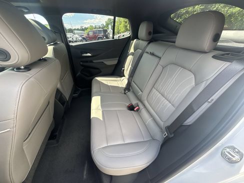 New 2026 Buick Envista Avenir FWD image 24