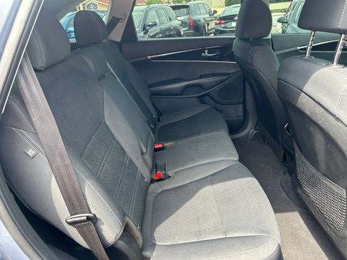 Used 2019 Kia Sorento L FWD image 16