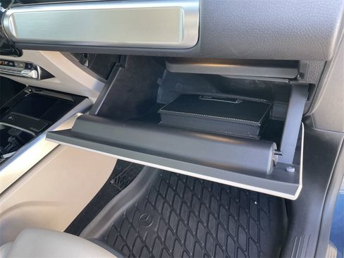 Used 2020 Mercedes-Benz GLB 250 4MATIC image 36