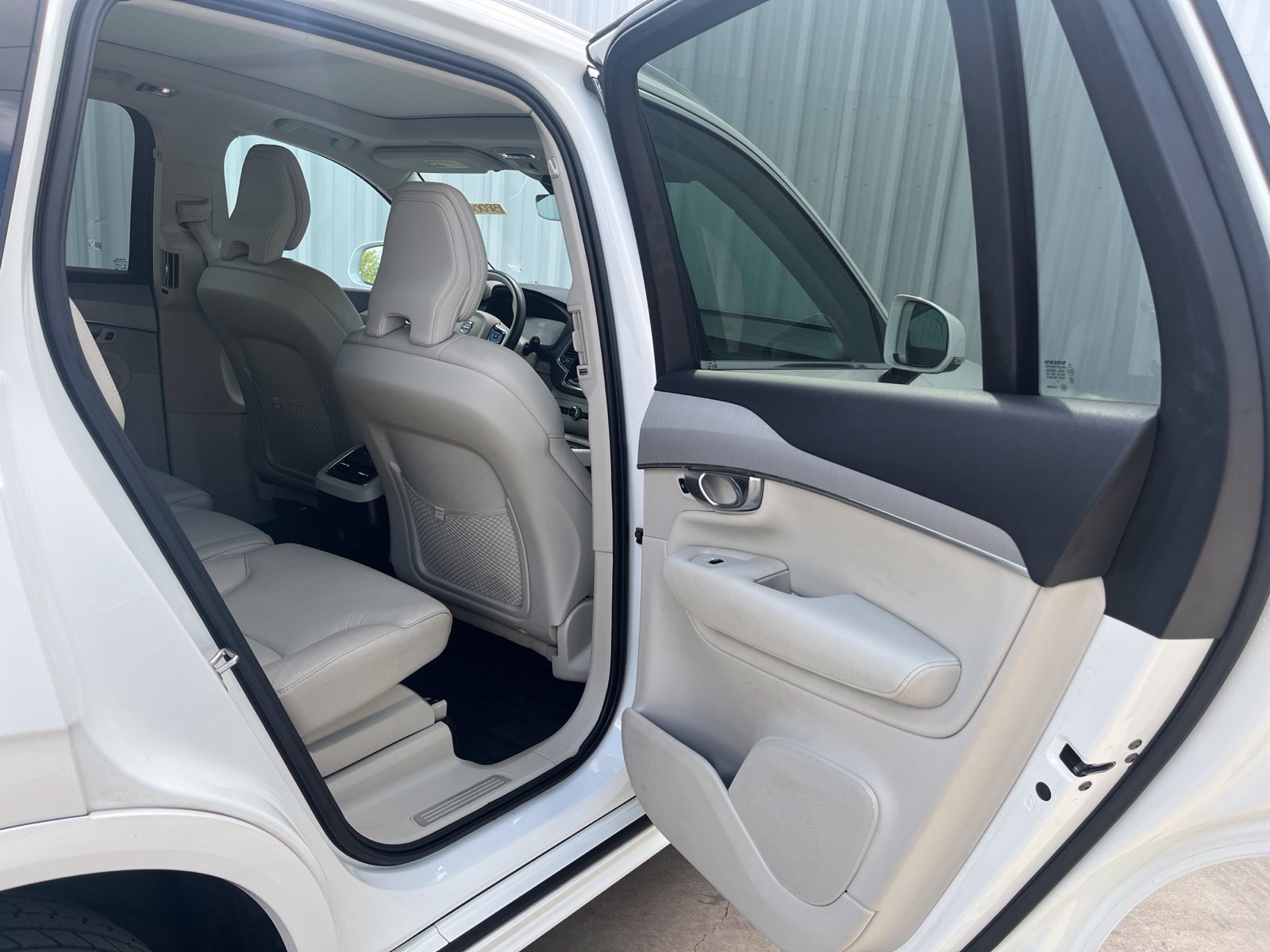 Used 2022 Volvo XC90 T5 Momentum AWD/4WD image 14