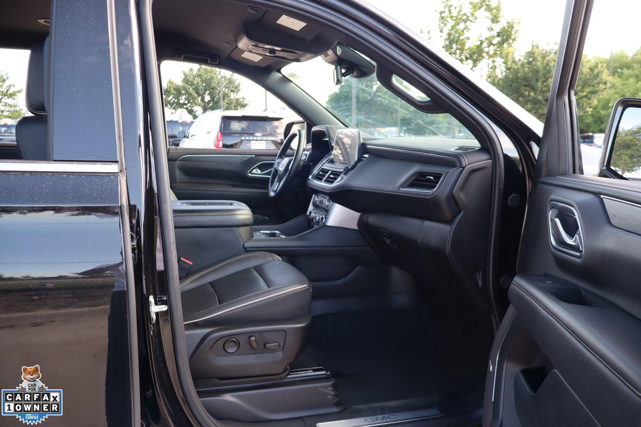 Used 2024 GMC Yukon SLT AWD/4WD image 32