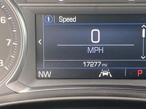 Used 2024 GMC Terrain SLE w/ Driver Convenience Package image 8