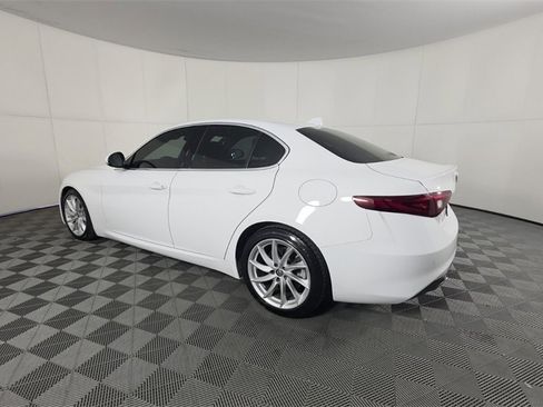 Used 2019 Alfa Romeo Giulia image 7