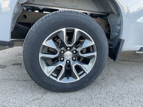 Used 2024 Chevrolet Silverado 1500 LT image 12