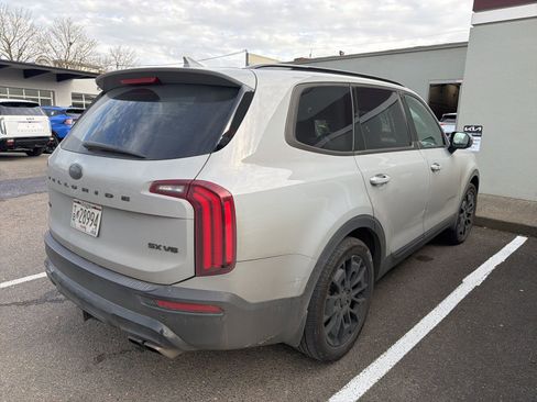 Used 2021 Kia Telluride SX w/ SX Prestige Package image 4