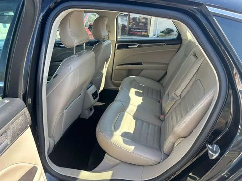 Used 2017 Ford Fusion SE w/ Fusion SE Technology Package image 22