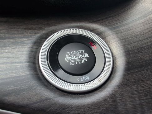 Used 2023 Jeep Grand Cherokee Limited w/ Luxury Tech Group II image 32