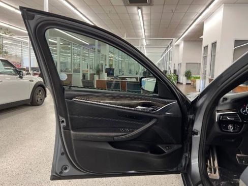 Used 2018 BMW 530i xDrive AWD/4WD image 23
