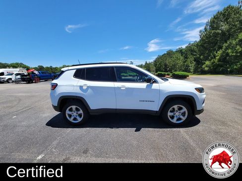 Used 2024 Jeep Compass Latitude AWD/4WD image 7