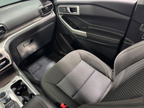 Used 2023 Ford Explorer XLT image 17