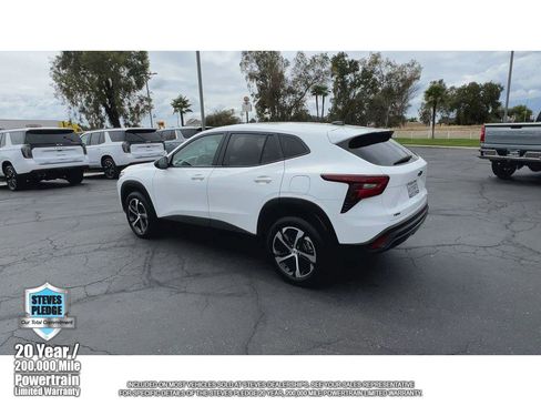 Certified 2025 Chevrolet Trax RS w/ Driver Confidence Package FWD image 8