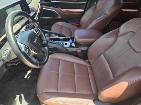 Certified 2023 Kia Telluride EX w/ EX Captain's Chair Package FWD image 18