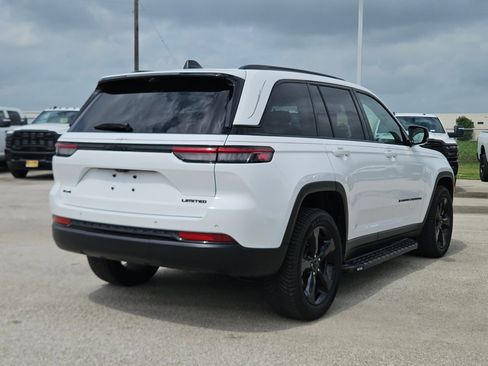Used 2023 Jeep Grand Cherokee Limited w/ Luxury Tech Group II AWD/4WD image 3