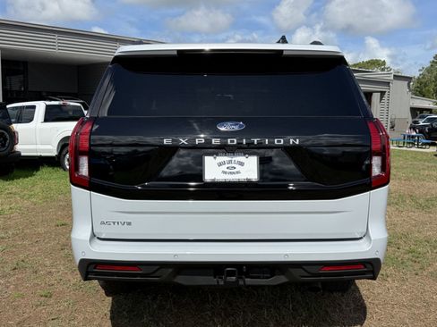 Certified 2025 Ford Expedition Active RWD image 5