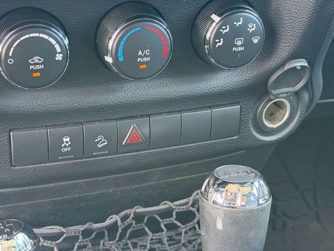 Used 2013 Jeep Wrangler Sport AWD/4WD image 10