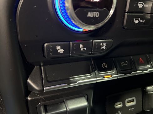 Used 2021 GMC Sierra 1500 SLT image 32