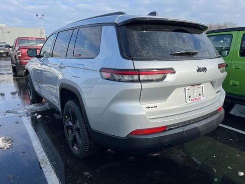 New 2025 Jeep Grand Cherokee L Limited w/ Black Appearance Package image 6