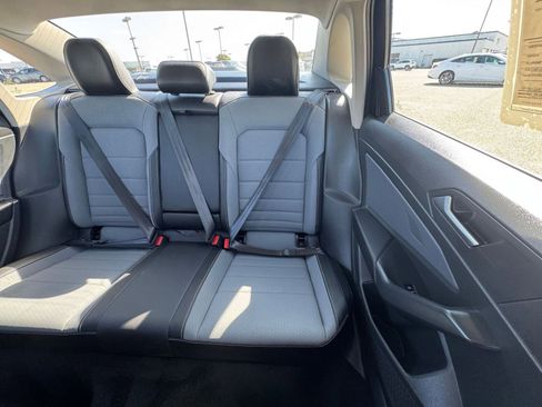 Used 2025 Volkswagen Jetta SE image 36