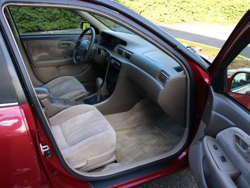 Used 1998 Toyota Camry LE image 13