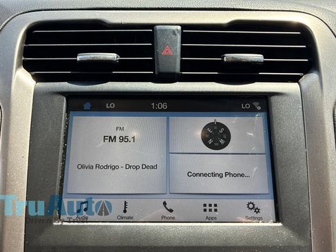 Used 2018 Ford Fusion SE w/ Fusion SE Technology Package FWD image 32