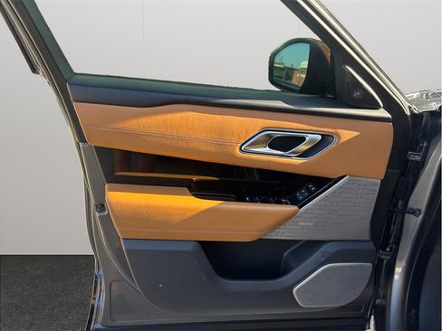 Used 2019 Land Rover Range Rover Velar R-Dynamic SE image 21