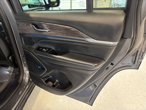 Used 2022 Jeep Grand Cherokee Overland image 46