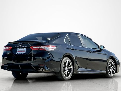 Certified 2018 Toyota Camry SE w/ Convenience Package image 5
