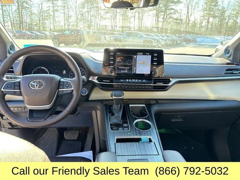 Certified 2022 Toyota Sienna Platinum image 15