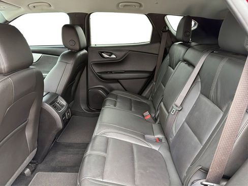 Used 2019 Chevrolet Blazer LT w/ Sound & Technology Package FWD image 11