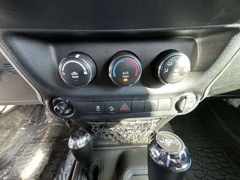 Used 2018 Jeep Wrangler Sport image 18