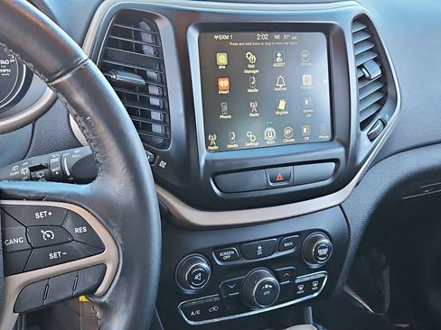 Used 2017 Jeep Cherokee Latitude image 28